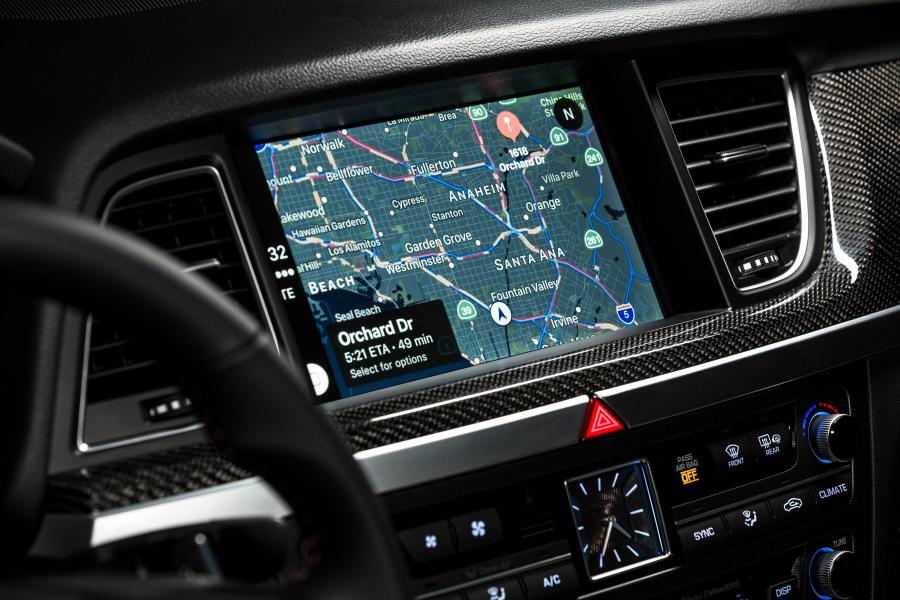 Детали интерьера Genesis G80 Sport 2017 года  (NA) (фото 66 из 94)